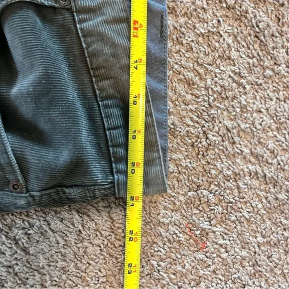 L.L. Bean Standard Fit Men’s Cords.size 42W/32IN